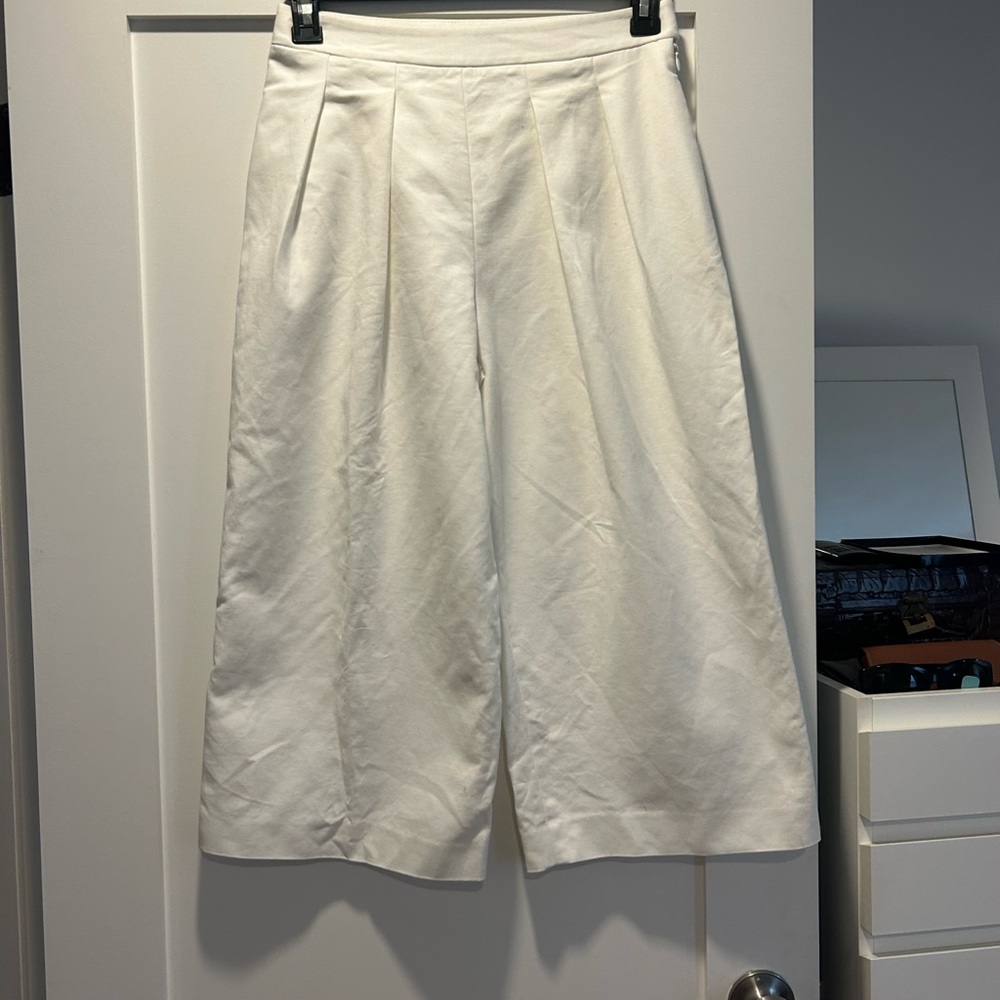 Vince Camuto- White Wide Leg Pleated Culottes